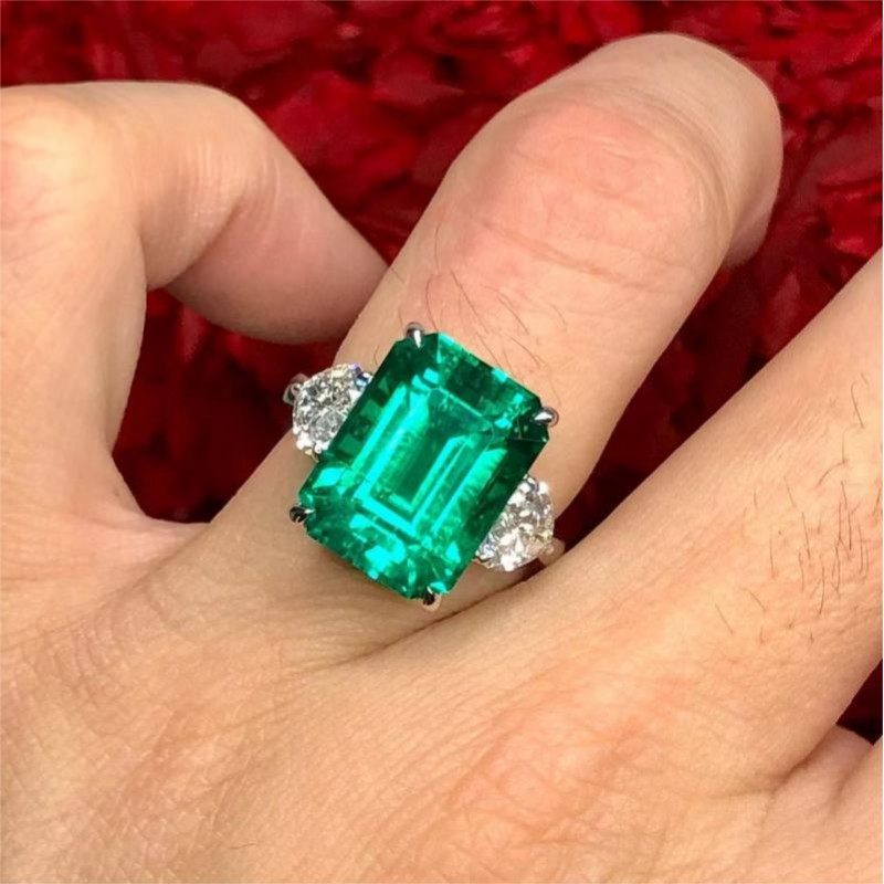 Ruif Jewelry Customized PT950 10.12ct Lab Grown Emerald Ring With DEF Lab Grown Diamond Band Jewelry for Women