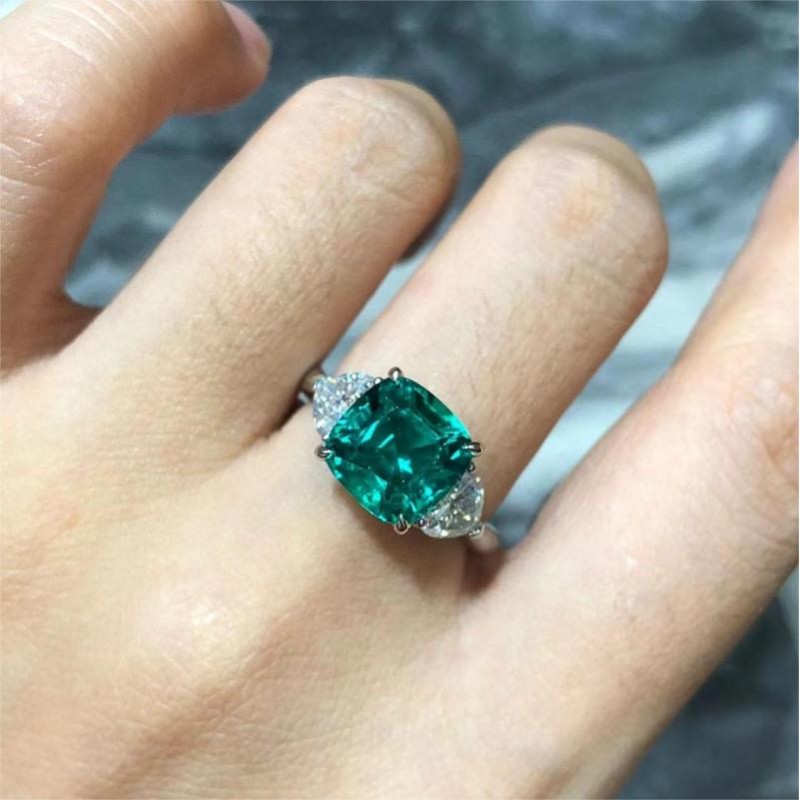 Ruif Jewelry Customized PT950 3.24ct Lab Grown Emerald Ring With DEF Lab Grown Diamond Band Jewelry for Women