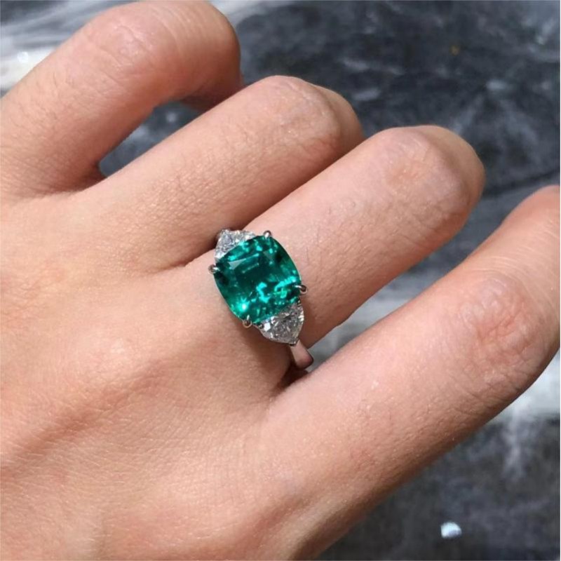 Ruif Jewelry Customized PT950 3.24ct Lab Grown Emerald Ring With DEF Lab Grown Diamond Band Jewelry for Women