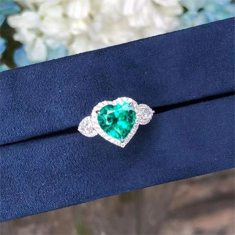 Ruif Jewelry Customized PT950 3.56ct Lab Grown Emerald Ring With DEF Lab Grown Diamond Band Jewelry for Women