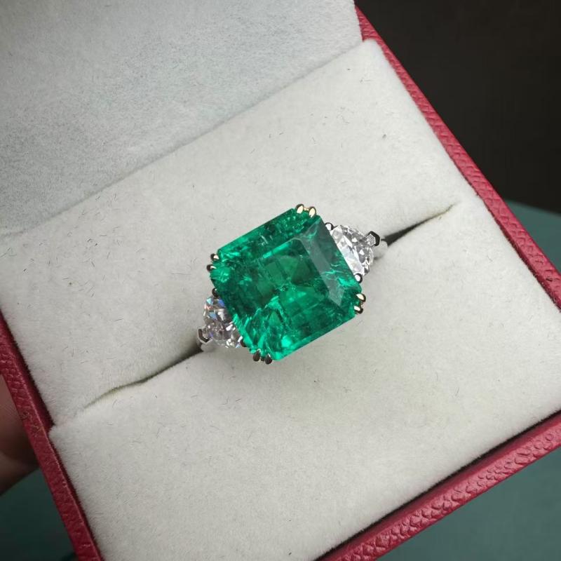 Ruif Jewelry Classic Three Stones Ring 18K White Gold 4.5ct Lab Grown Emerald Engagementring for Women