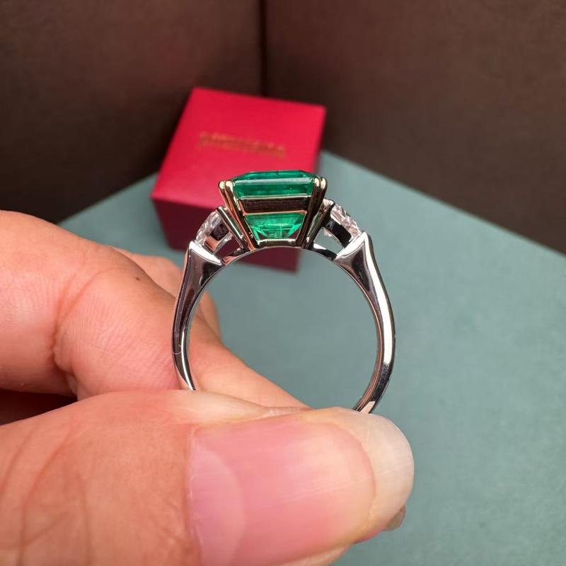 Ruif Jewelry Classic Three Stones Ring 18K White Gold 4.5ct Lab Grown Emerald Engagementring for Women