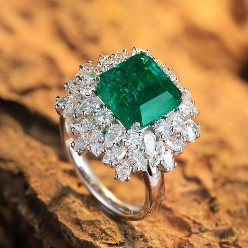 Ruif Jewelry Classic Design 18K White Gold 4.88ct Lab Grown Emerald Ring Gemstone Jewelry