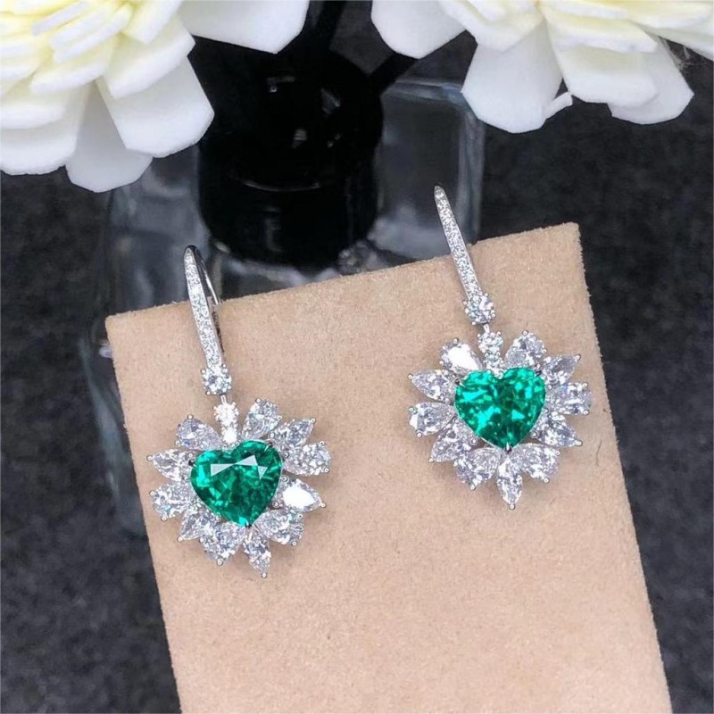 Ruif Jewelry Customized PT950 5.48ct Lab Grown Emerald Earring With DEF Lab Grown Diamond Jewelry for Women