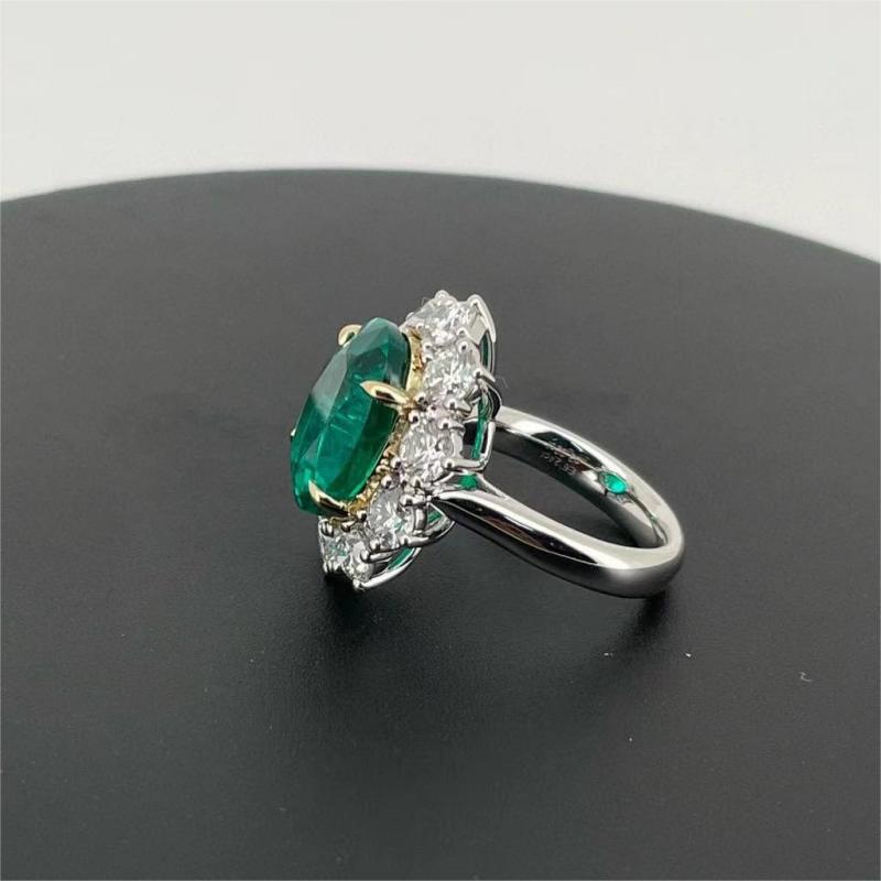 Ruif Jewelry Customized PT950 6.24ct Lab Grown Emerald Ring With DEF Lab Grown Diamond Band Jewelry for Women