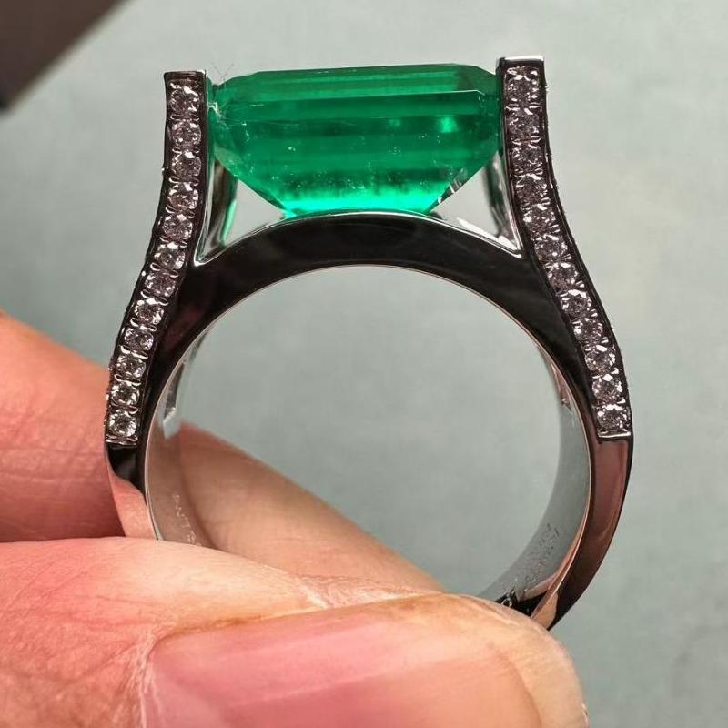 Ruif Jewelry Custom Design 18k White Gold Ring for Women 7.3ct Lab Grown Emerald And DEF VVS Lab Grown Diamond Jewelry