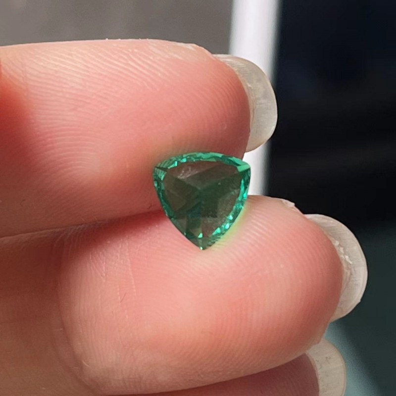 Ruif Jewelry Hydrothermal Lab Grown Emerald Columbian Green Trillion Cut Hand Made Gemstone for Jewelry