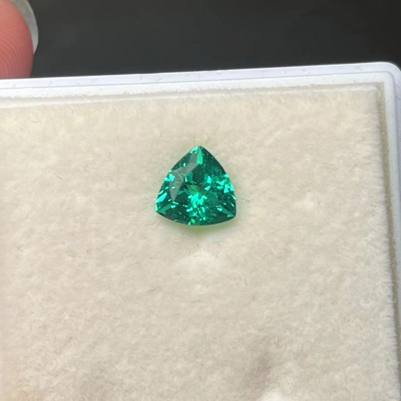 Ruif Jewelry Hydrothermal Lab Grown Emerald Columbian Green Trillion Cut Hand Made Gemstone for Jewelry